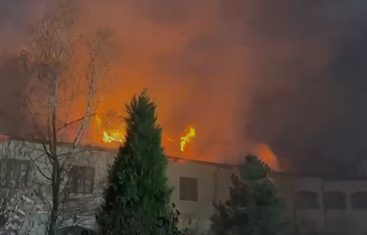 INCENDIU PAȘCAL la Mănăstirea Bistrița din Vâlcea: VIDEO cu flăcările