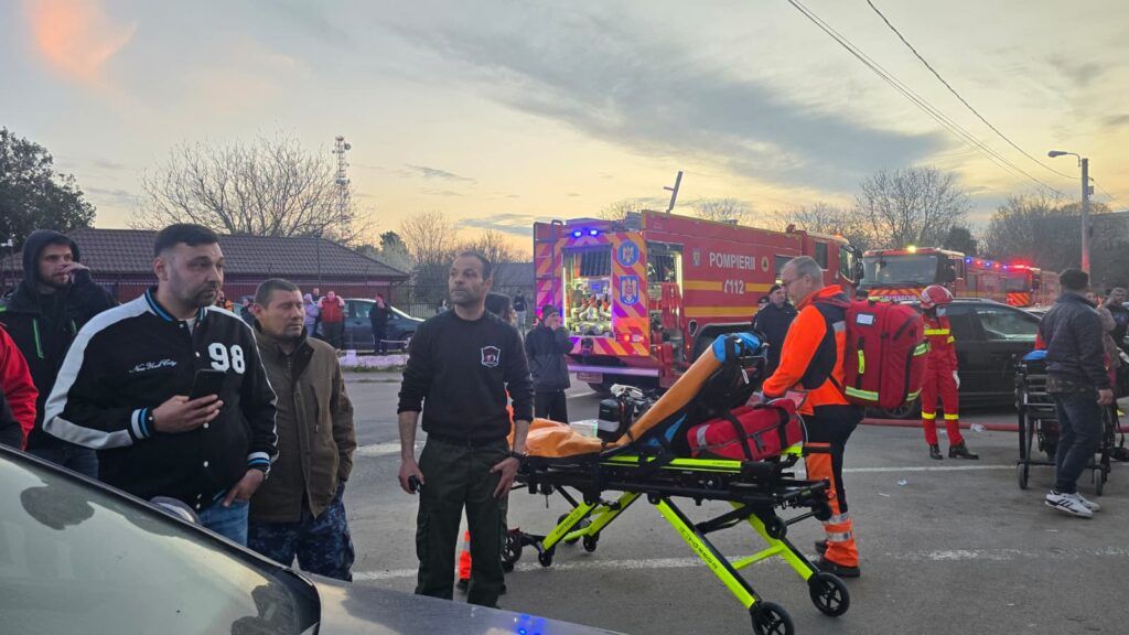 Incendiu URIAȘ la Constanța: Bloc în flăcări, Plan ROȘU activat! Oameni prinși