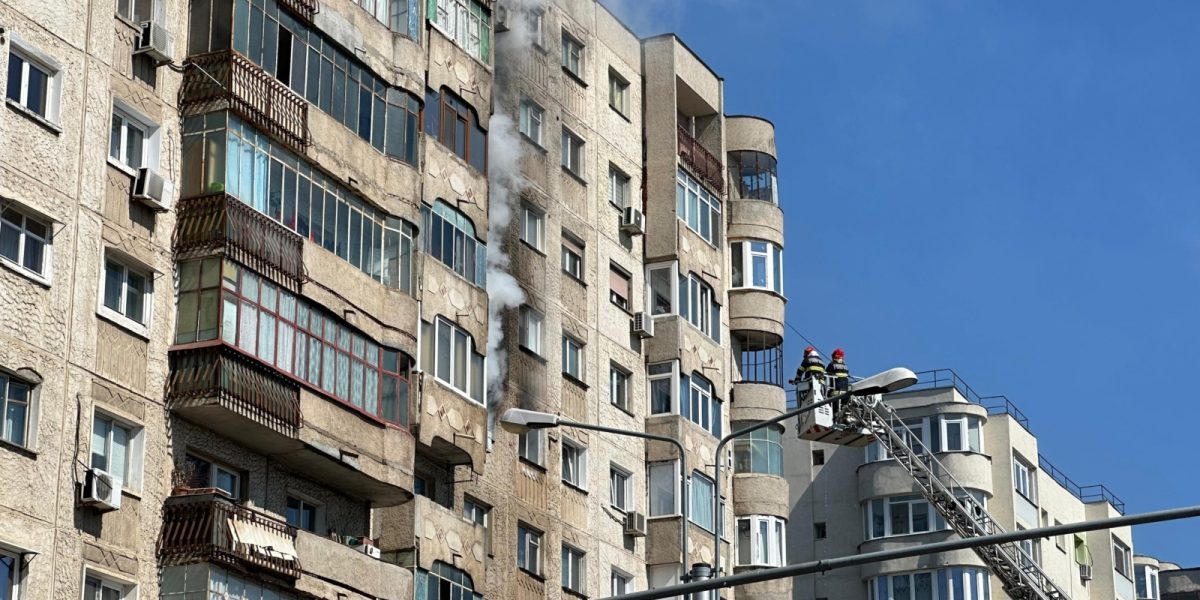 incendiu-bloc-Sector-2.jpeg - StiriAlese