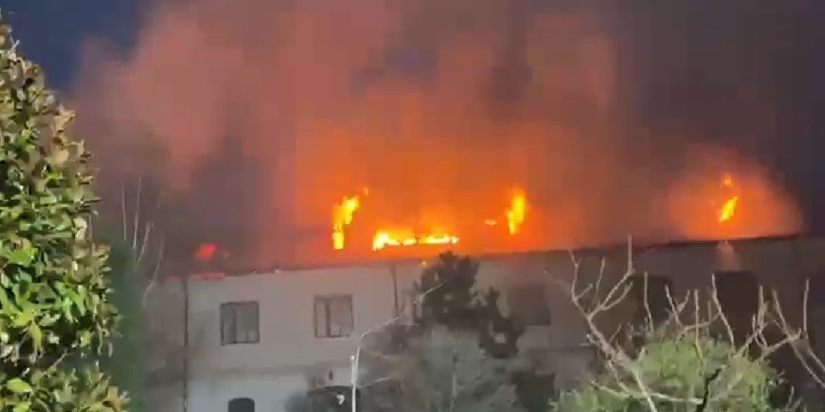 Incendiu de Paște la Mănăstirea Bistrița din Vâlcea: Focul riscă să se extindă
