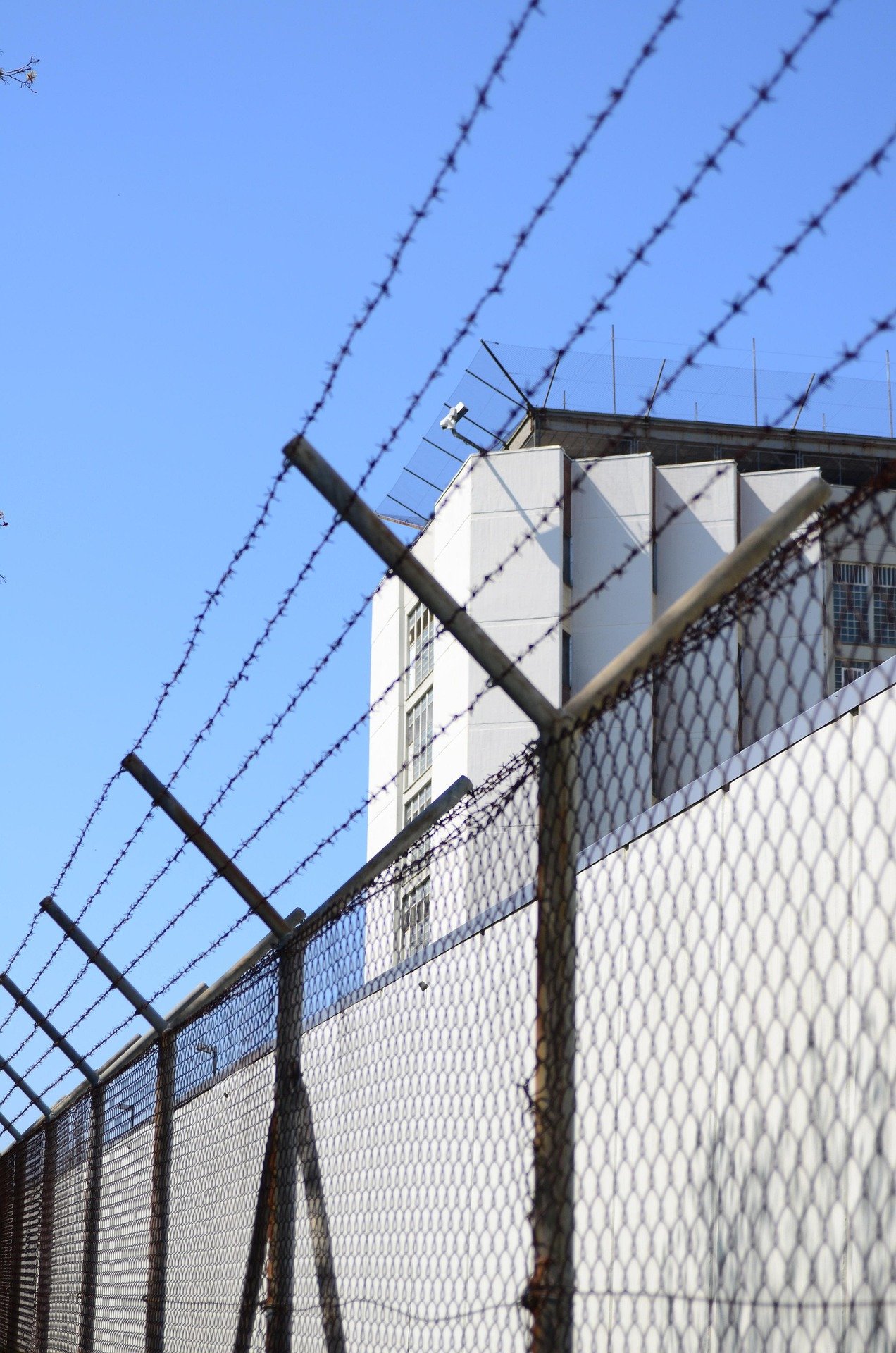 Înviere la Rahova: Ce surprize au primit deținuții în spatele gratiilor?