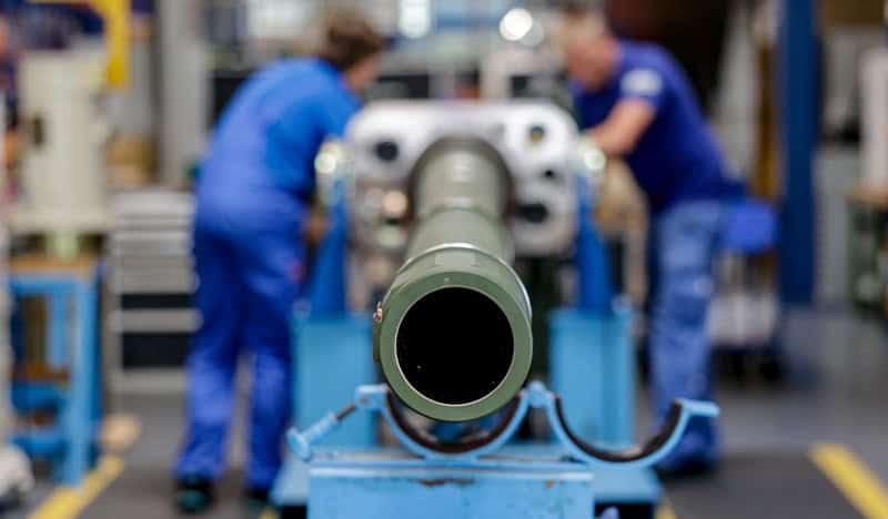 Industria națională de apărare lansează un apel pentru un proiect național de relansare Reprezentanții industriei românești de apărare solicită guvernului și autorităților implicate elaborarea și implementarea unui proiect național dedicat revitalizării și dezvoltării capacităților de producție locală