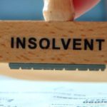 Schimbări MAJORE pentru românii cu datorii: Insolvența personală, mai ușoară și cu locuința protejată