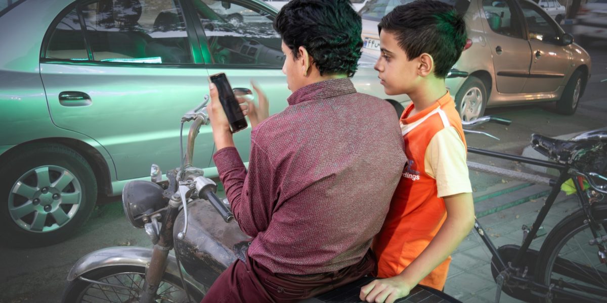 iran-copii-shutter_Descopera-scaled.jpg - StiriAlese