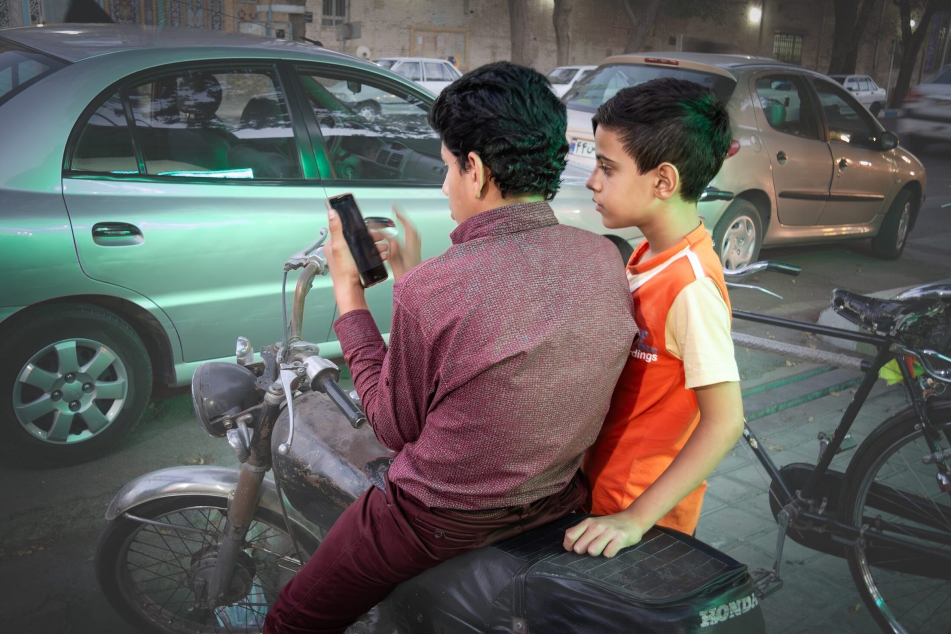 Amnesty International avertizează Iranul asupra recrutării de copii pentru forța Basij, considerată o grava încălcare a drepturilor omului Organizația internațională pentru drepturile omului Amnesty International a emis un avertisment dur pentru Iran, subliniind că recrutarea de copii de până la 12 ani pentru a face parte din forța Basij reprezintă o crimă de război