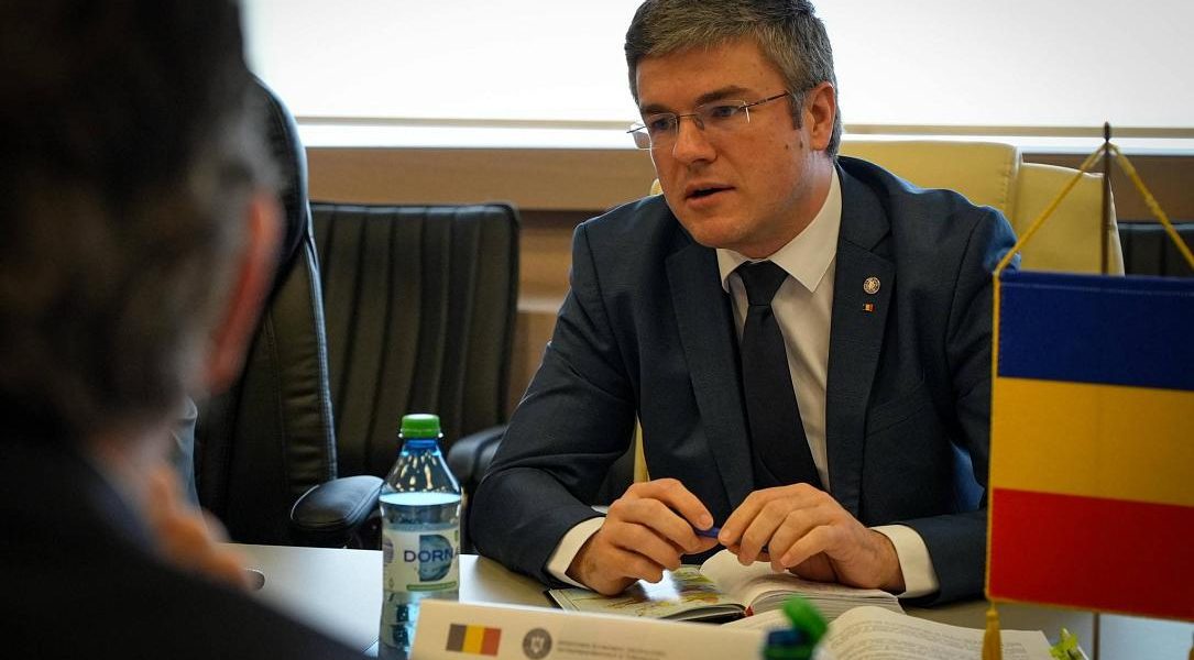 Ministrul cere SIMPLIFICAREA regulilor pentru muncitorii străini în România