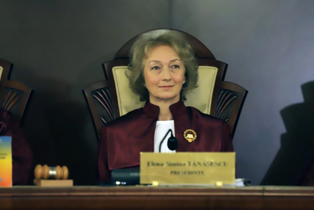 Trei motive CRUCIALE, invocate în Constituția României