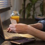 laptop-buletin-IT.jpg - StiriAlese