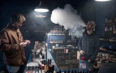 Interdicție TOTALĂ la fumat pentru tinerii din UK: Lege ISTORICĂ adoptată