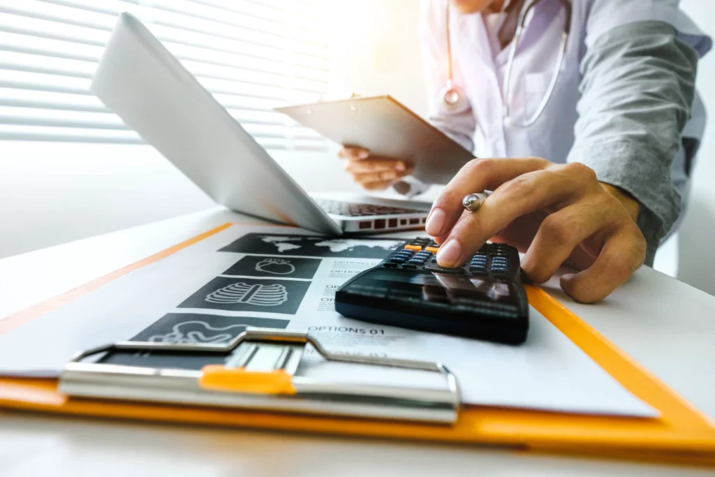 Noua lege a salarizării pentru bugetari se conturează ca una dintre cele mai importante reforme pregătite de Guvern în 2026 Unul dintre cele mai așteptate proiecte legislative ale anului 2026, legea salarizării pentru sectorul public, începe să prindă contur