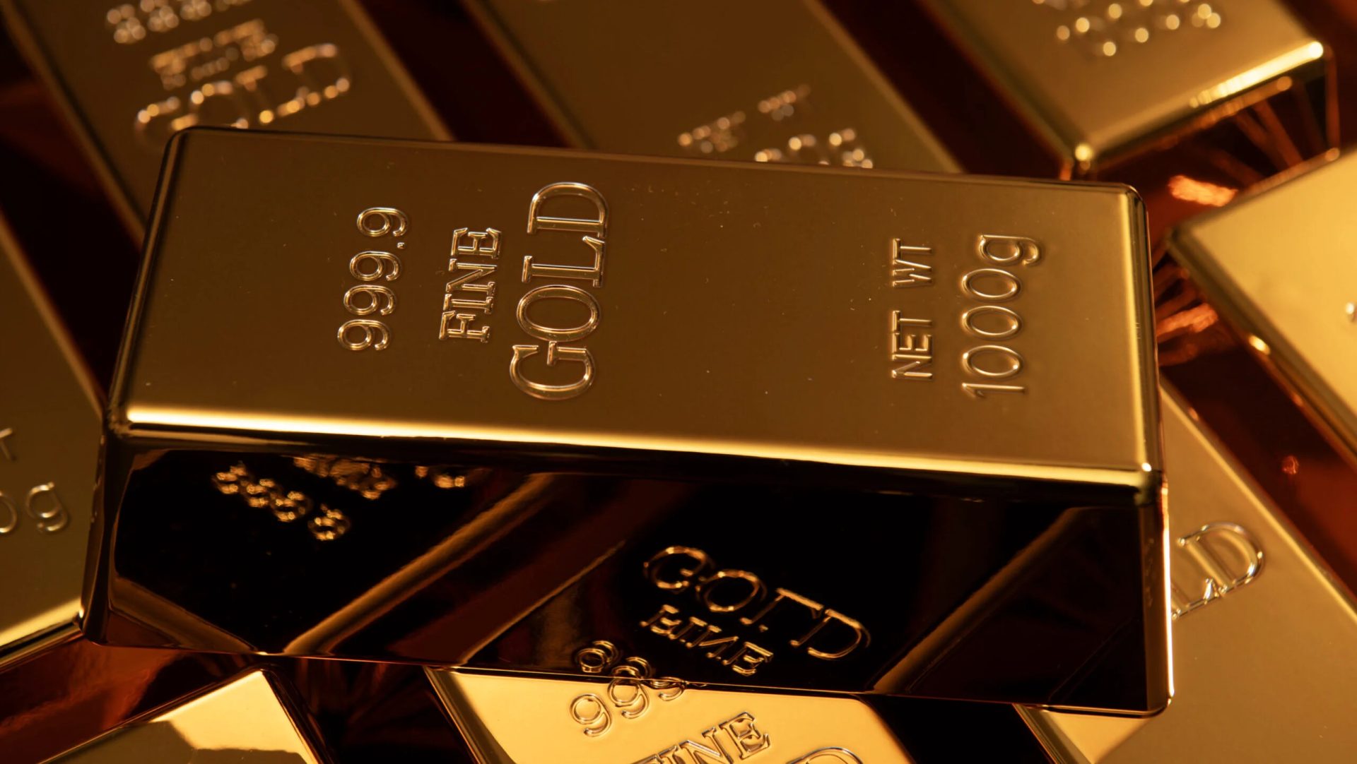 Mugur Isărescu își menține strategia privind rezervele de AUR ale României, aliniindu-se la tendințele globale de consolidare a rezervelor de securitate economică