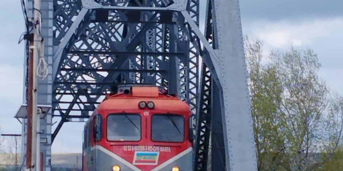 Locomotiva românească trece Prutul, istorie: Moldova primește o premieră
