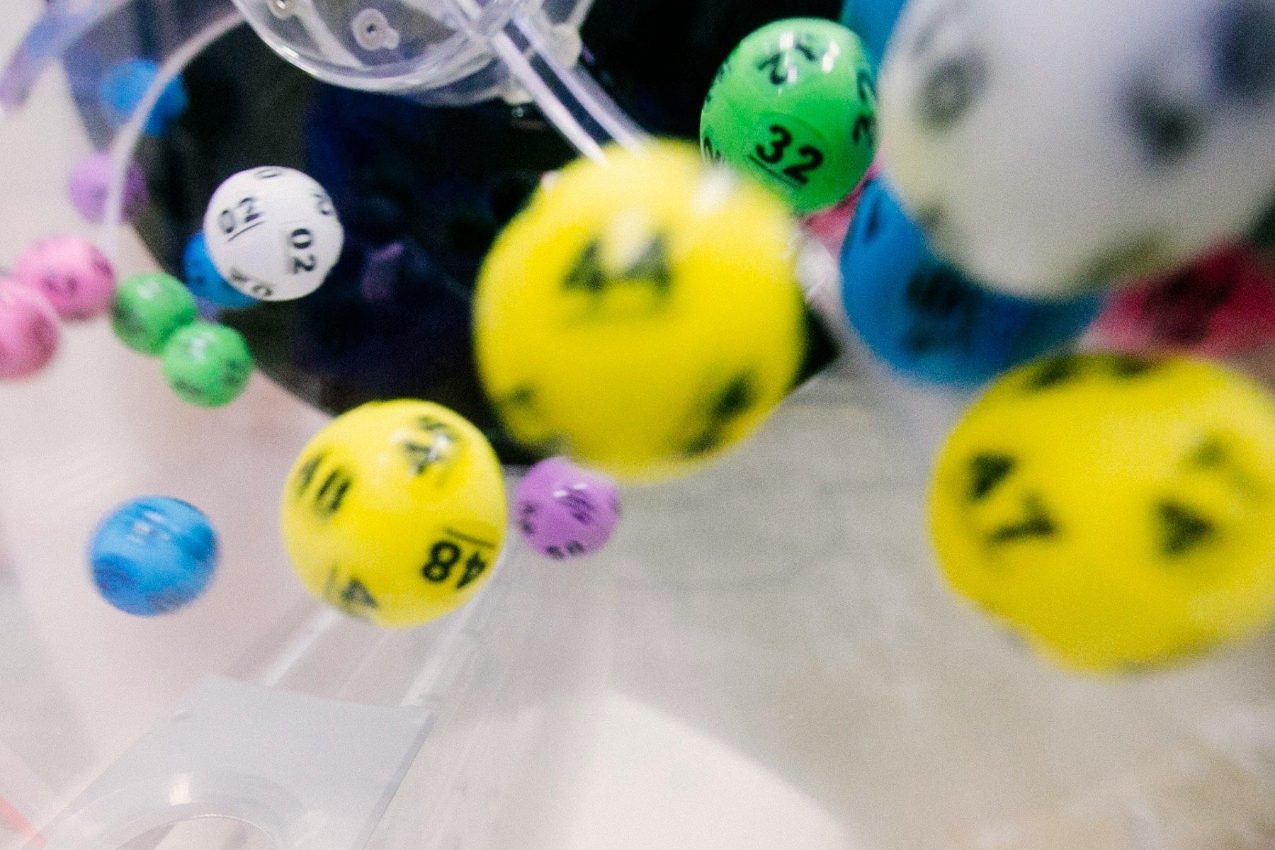Un bărbat din sud-estul Londrei a ratat termenul limită pentru revendicarea unui jackpot de peste 10 milioane de lire sterline câștigat la loteria națională, conform informațiilor transmise de MEDIAFAX