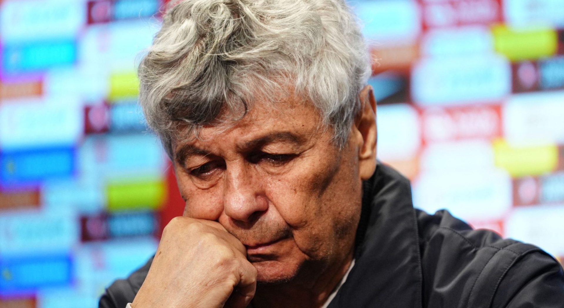 Lucescu, evacuat din vila din București. Oamenii străzii, chiriași forțați
