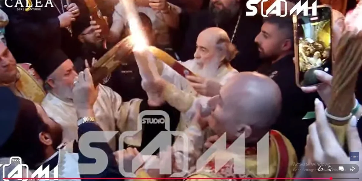 Lumina Sfântă a aprins speranța la Ierusalim, în ciuda războiului