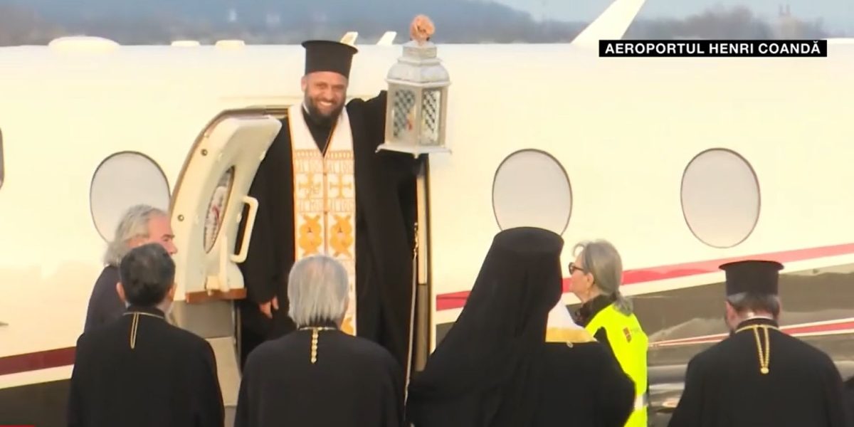 Lumina Sfântă de la Ierusalim a ajuns în România: Mesajul de speranță