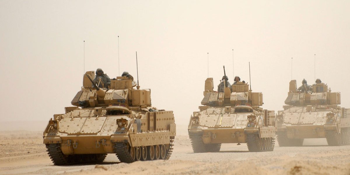 m2-m3-bradley-fighting-vehicle-03.jpg - StiriAlese