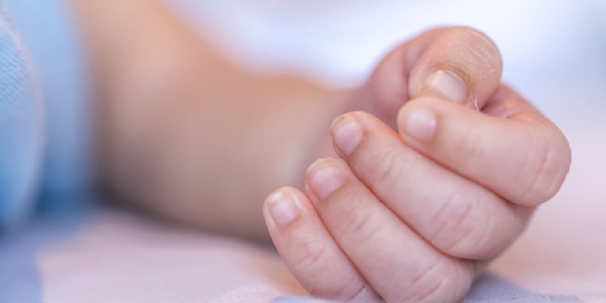 Copilul salvat din duba groazei: ținut captiv de tată. Malnutrit, nu putea merge