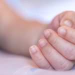 Copilul salvat din duba groazei: ținut captiv de tată. Malnutrit, nu putea merge