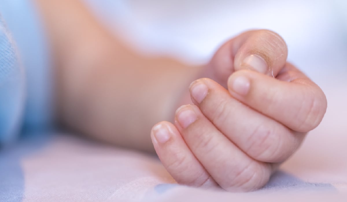 Copilul salvat din duba groazei: ținut captiv de tată. Malnutrit, nu putea merge