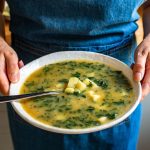 mananci-stand-in-picioare_shutterstock_descopera-4.jpg - StiriAlese