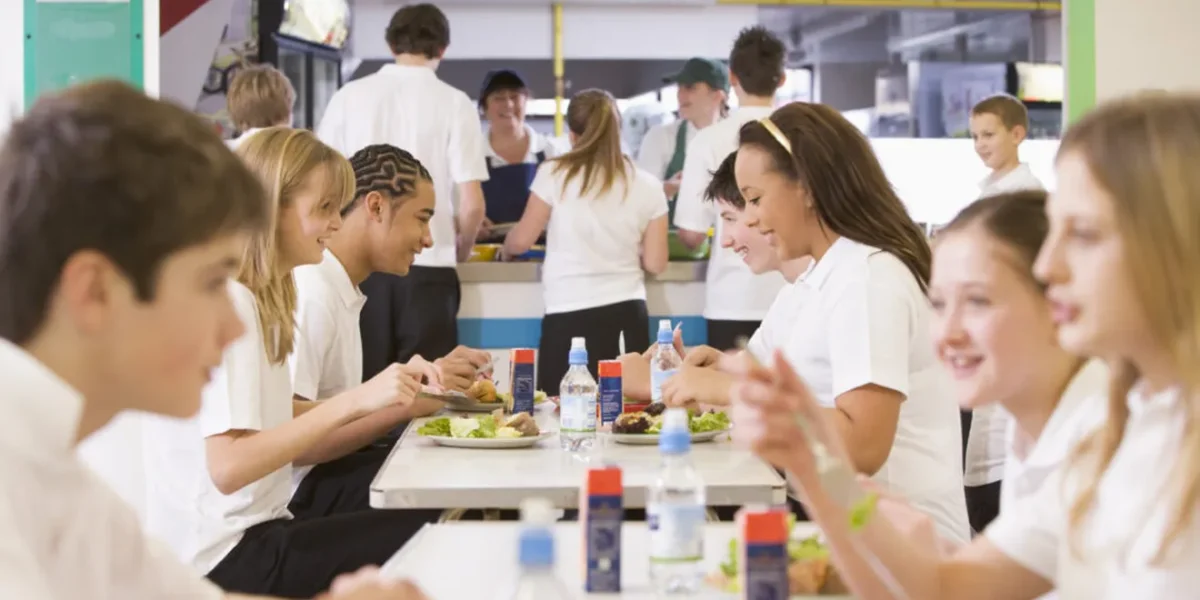 Marea Britanie: Dulciurile și prăjelile, eliminate din școlile britanice