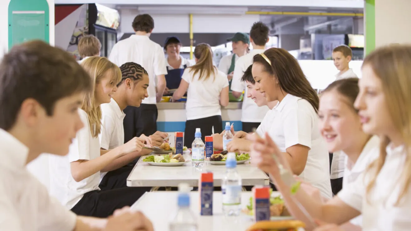 Marea Britanie: Dulciurile și prăjelile, eliminate din școlile britanice