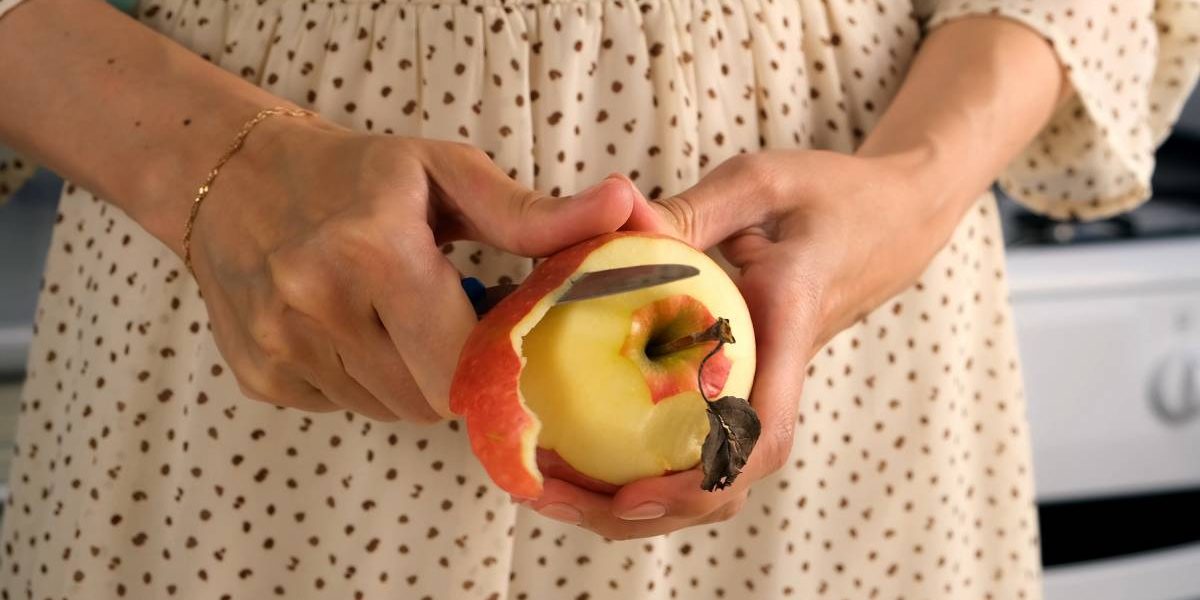 Două mere pe zi reduc colesterolul Cum trebuie să le consumi: cu sau fără coajă