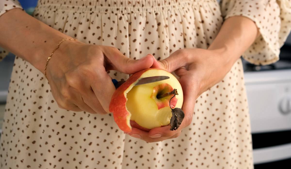 Două mere pe zi reduc colesterolul Cum trebuie să le consumi: cu sau fără coajă