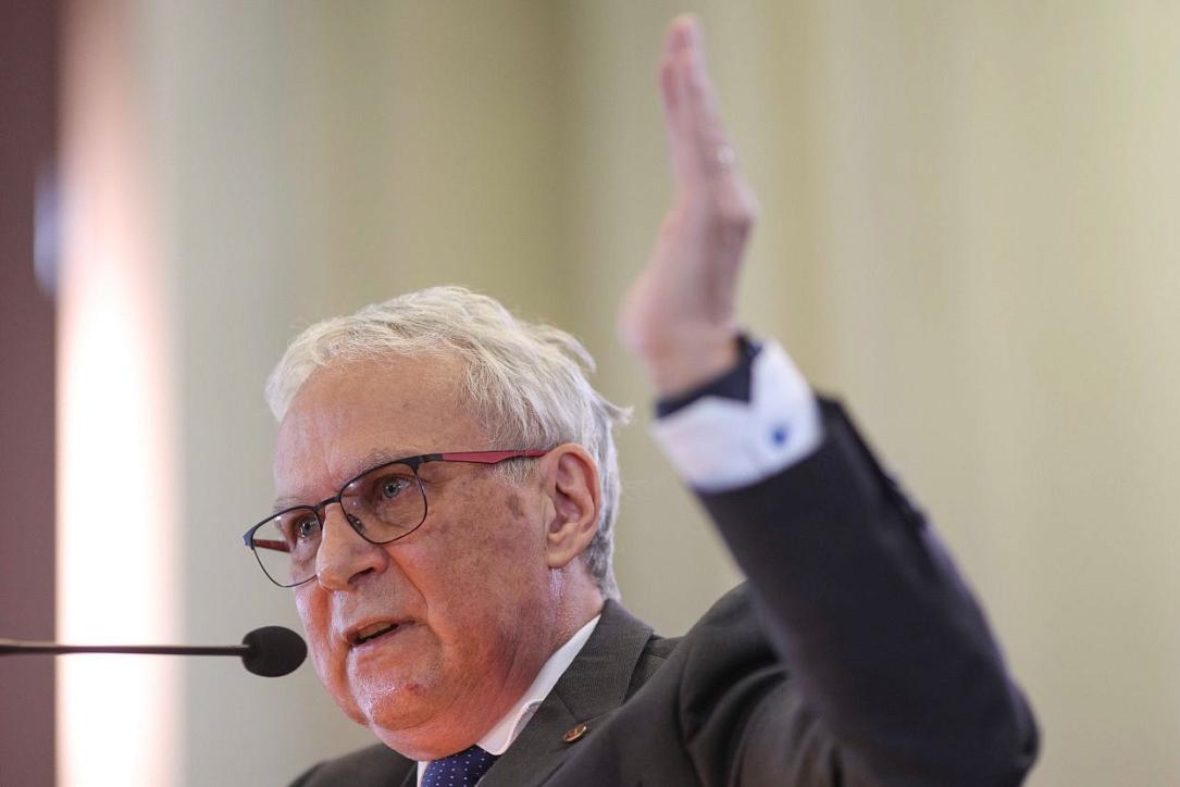 Andruh, președintele Academiei Române: Decizie istorică