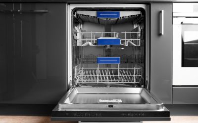 Greșeala epică ce îți strică vasele: Nu clăti înainte de mașina de spălat!