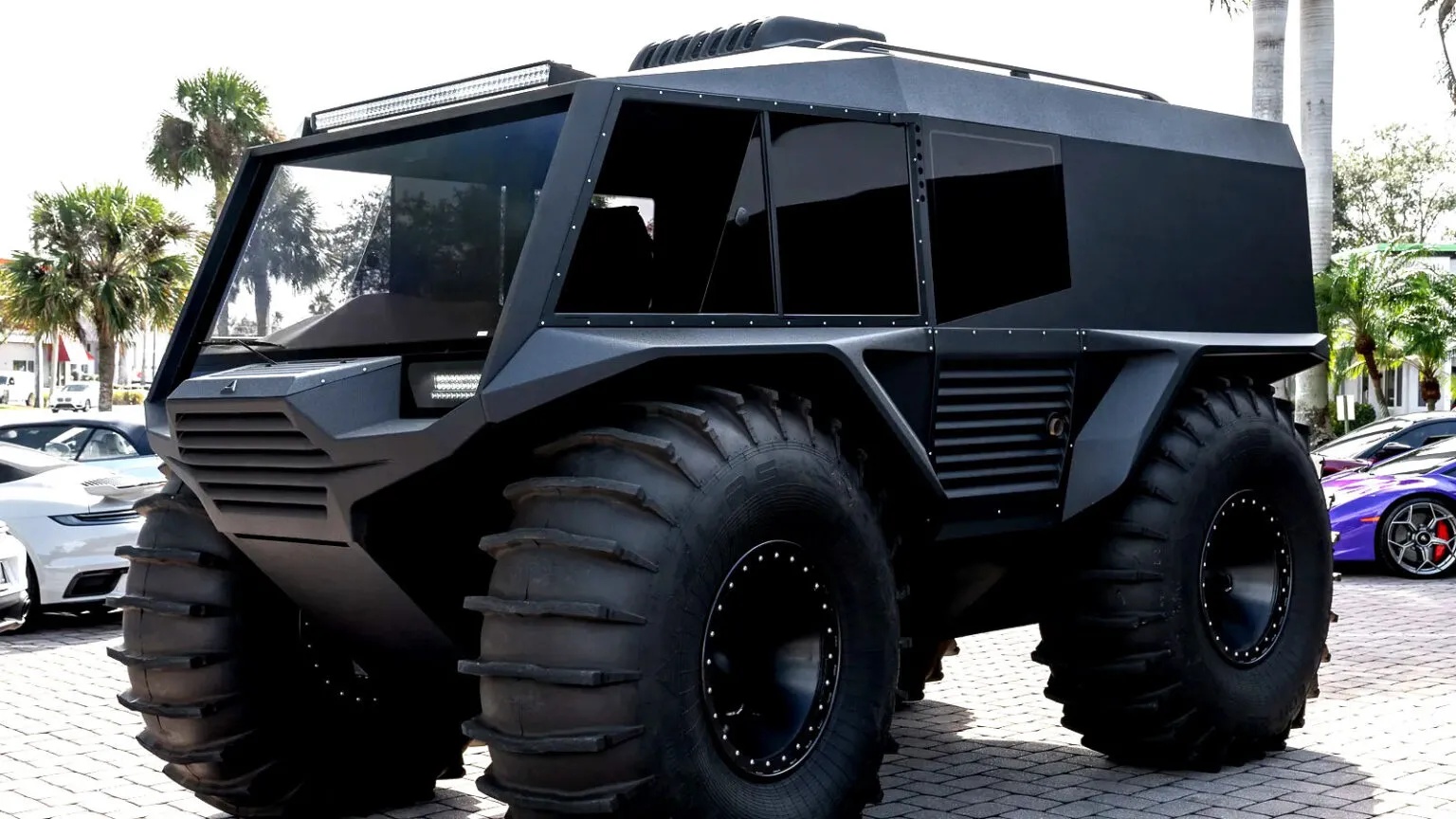 Un vehicul extrem, gândit pentru condiții dificile, nu a reușit să își găsească cumpărătorul în urma unei licitații în Statele Unite, care s-a încheiat cu suma de 120.000 de dolari, nesatisfăcând pragul minim impus de vânzător