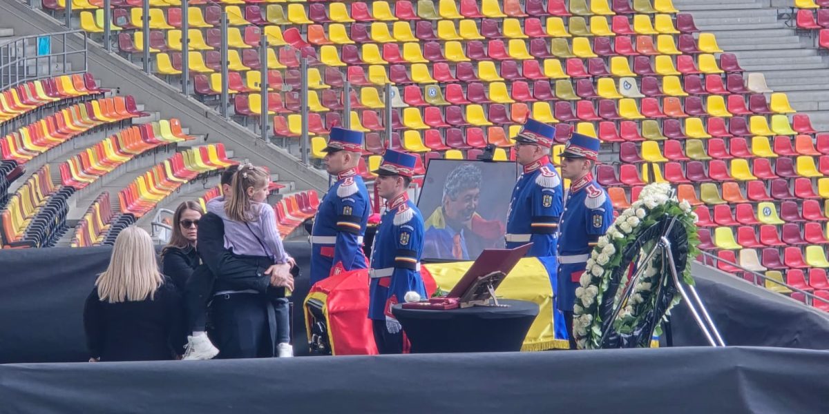 Matei Lucescu, cu fetița lângă Mircea, la căpătâiul bunicului