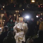 ÎPS Teodosie a adus Sfânta Lumină: “Să alungăm frica!”