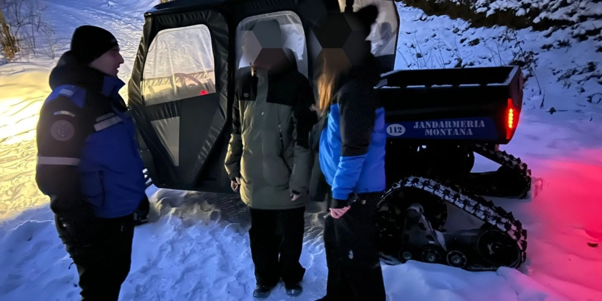 Tată și fiu, prinși de viscol în Cheile Oltețului, de Paște