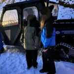 Tată și fiu, prinși de viscol în Cheile Oltețului, de Paște