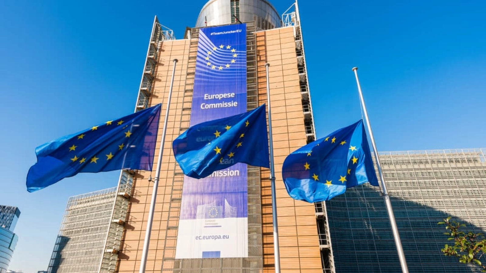 CE controlează Comisia Europeană: Percheziții la o fabrică de ciocolată