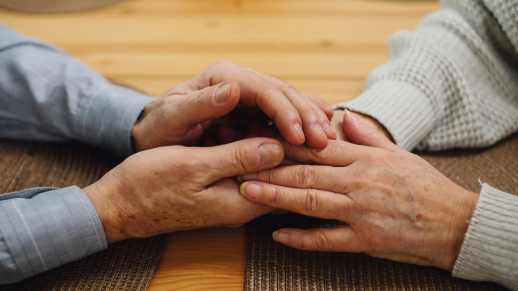 Când îmbătrânești, de fapt? Un studiu pe 14.000 de oameni dezvăluie vârsta