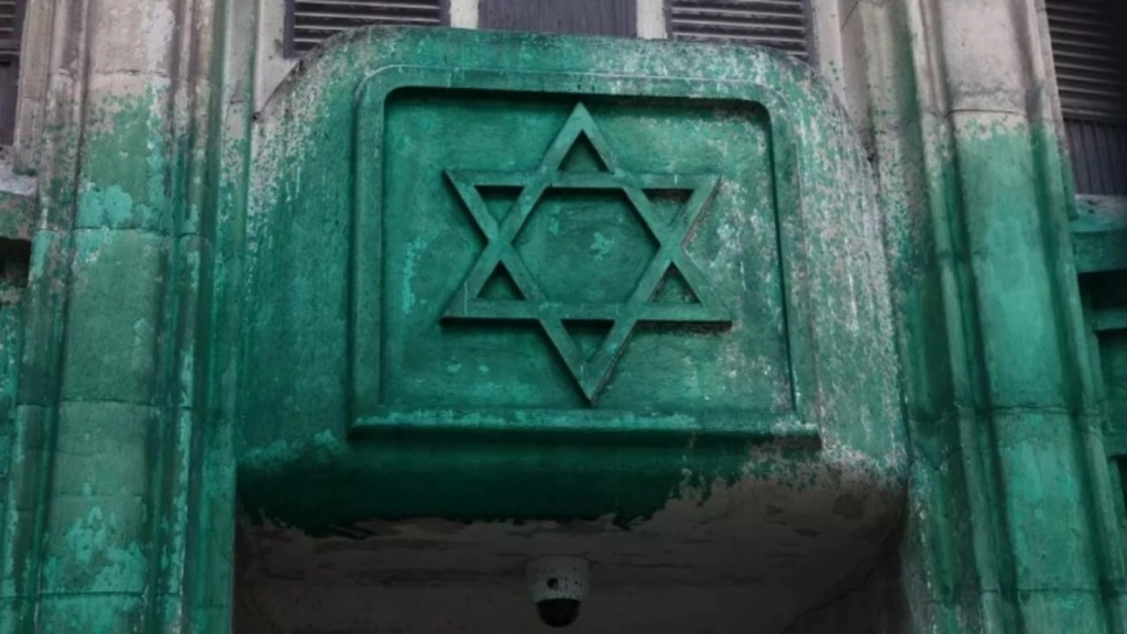 Adolescent de 17 ani, acuzat de incendiere la sinagogă în Londra