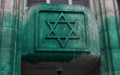 Adolescent de 17 ani, acuzat de incendiere la sinagogă în Londra