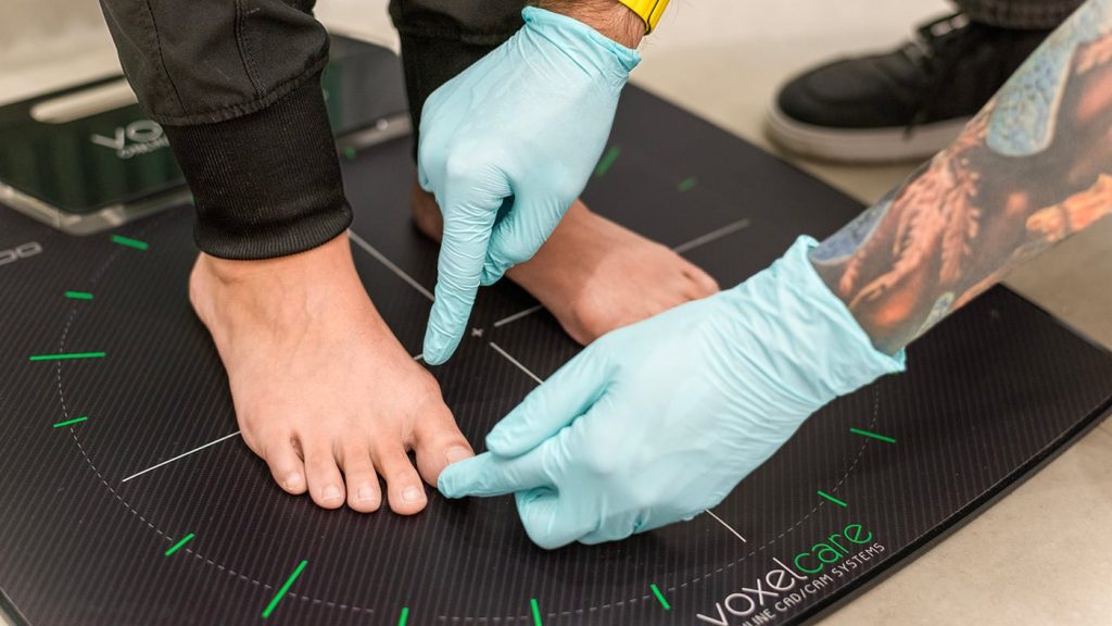 Peste 50% din români calcă greșit: Probleme mari de sănătate