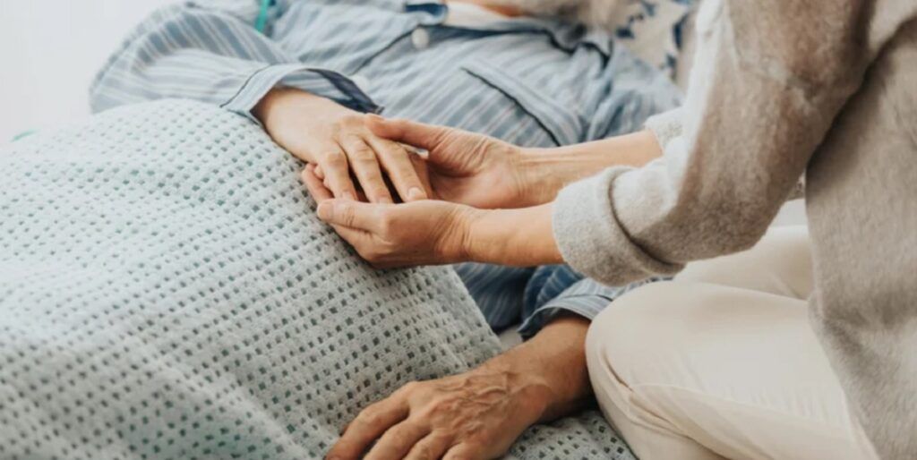 Semnul subtil de pe mâini care prevestește moartea: Detalii șocante