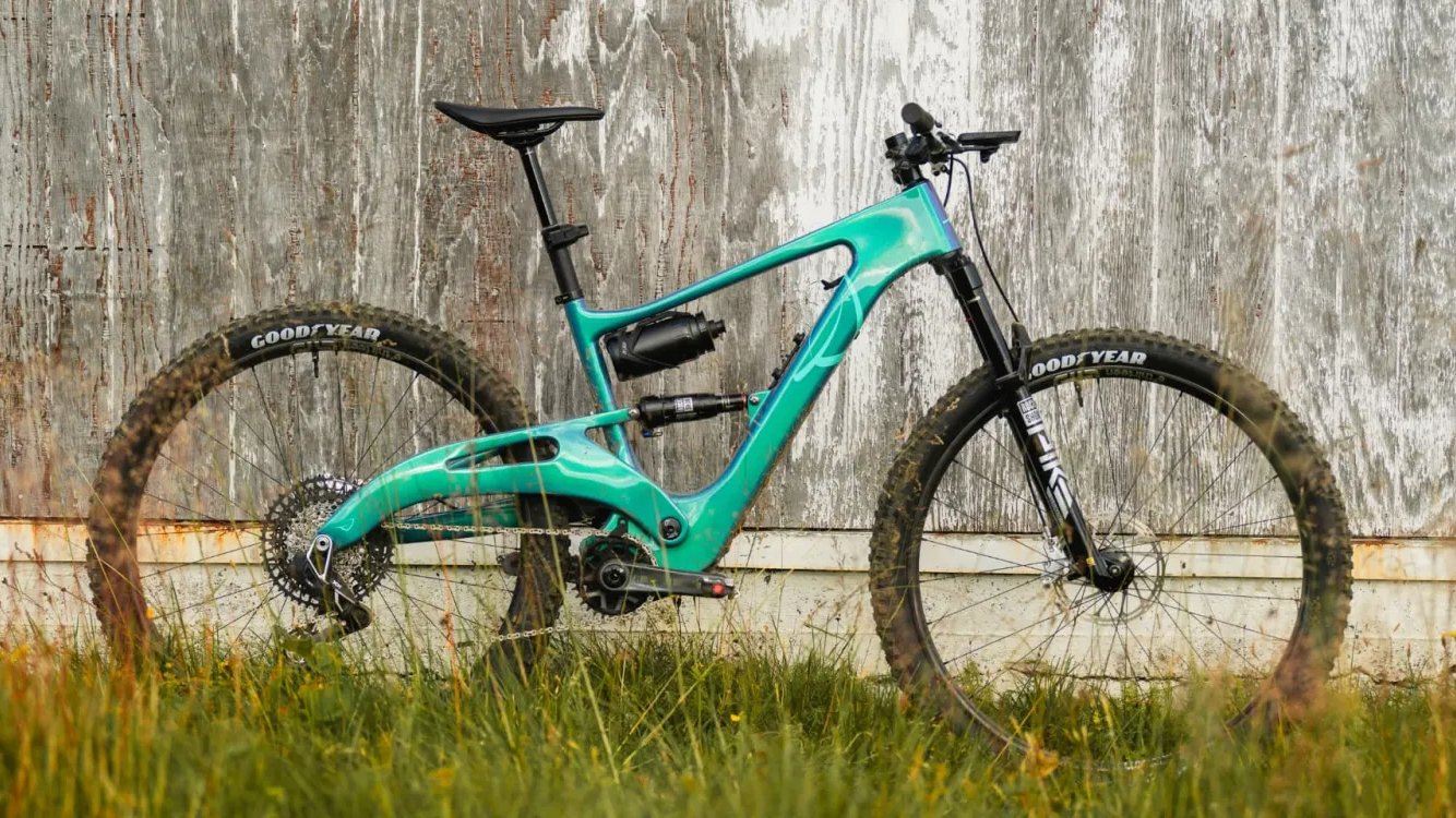 Lauf lansează o bicicletă electrică de munte cu un raport neașteptat între greutate și performanță, menită să schimbe percepția despre bicicleta electrică de trail