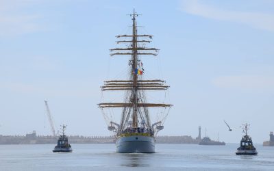 Nava Școală Mircea pleacă în marș internațional de 5 luni din Constanța