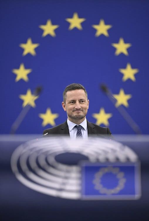 Europarlamentar ROMÂN, surprins dansând pe manele la Bruxelles