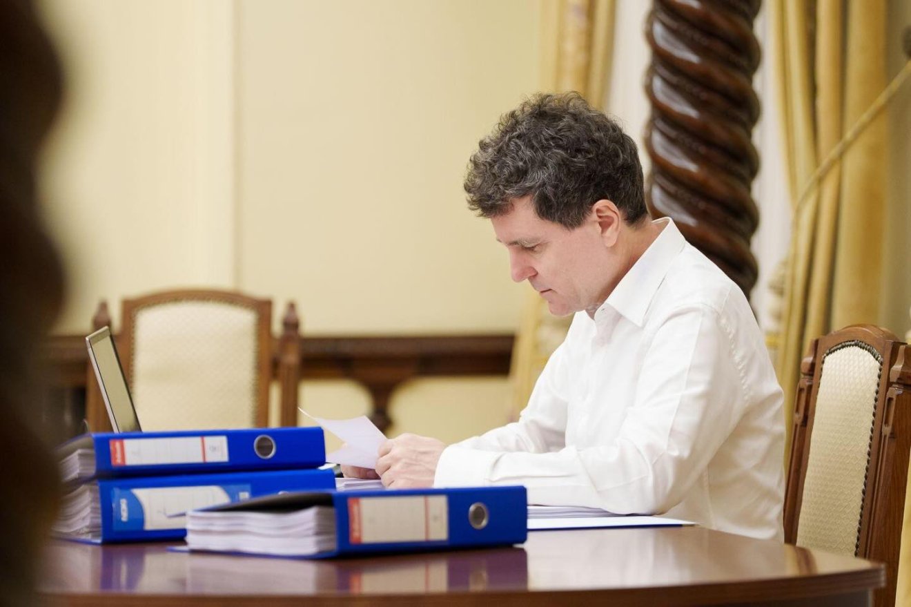 Nicușor Dan, felicitări în maghiară pentru Magyar Peter, după alegeri