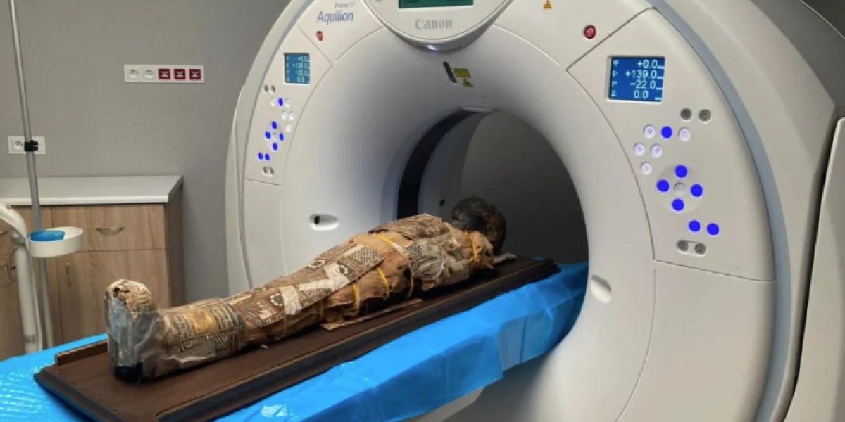 Mumie EGIPTEANĂ de 2000 de ani: Ce ascundea pe piept a uimit arheologii!