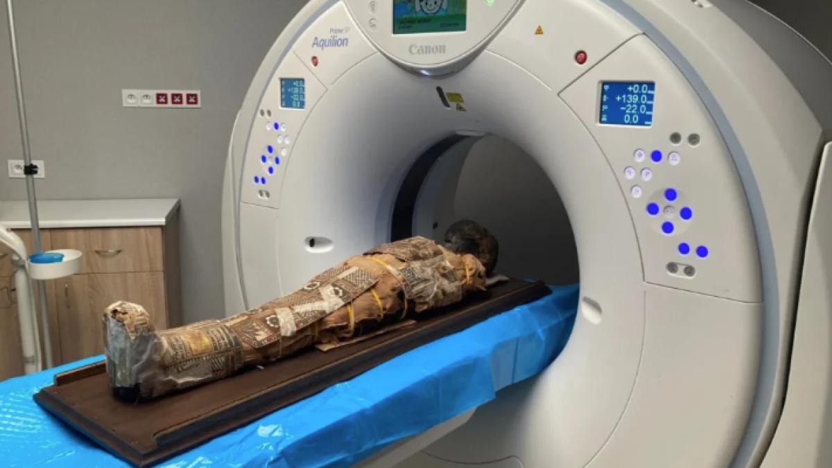 Mumie EGIPTEANĂ de 2000 de ani: Ce ascundea pe piept a uimit arheologii!