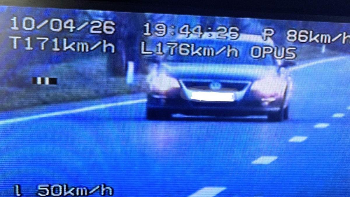Șoferița prinsă cu 176 km/h: „Îmi ard cozonacii!”