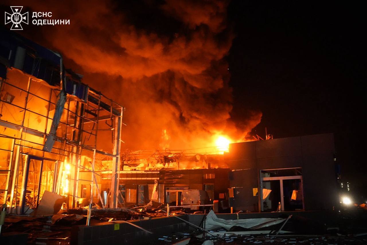 Atac masiv cu drone al Rusiei asupra Odesei: trei morți și cincisprezece răniți În noaptea de duminică spre luni, orașul-port Odesa, situat în sudul Ucrainei, a fost victima unui atac masiv cu drone efectuat de armata rusă